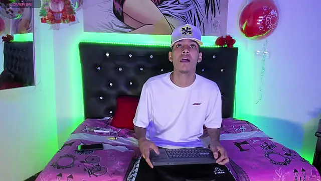 Snapshot of xxKamadevaxx chatting on 12/16/25, 12:54 xxKamadevaxx online show from 12/16/25, 12:54