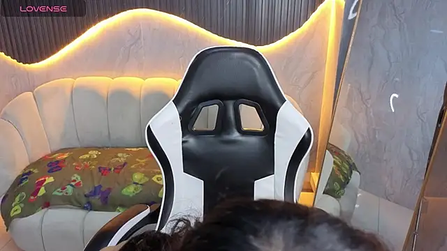 Snapshot of Maia_Tx chatting on 10/11/25, 01:09 Maia Tx online show from 10/11/25, 01:09