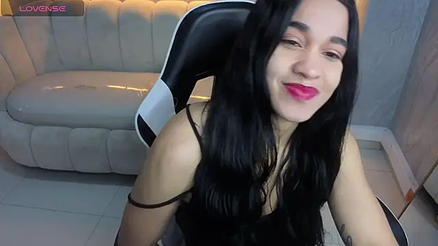 Snapshot of Maia_Tx chatting on 10/28/25, 12:52 Maia Tx online show from 10/28/25, 12:52