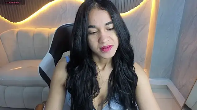 Snapshot of Maia_Tx chatting on 11/04/25, 12:59 Maia Tx online show from 11/04/25, 12:59