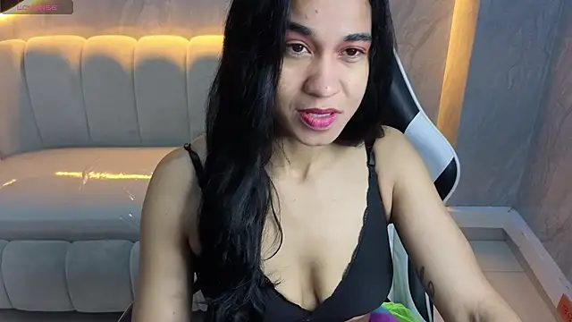 Snapshot of Maia_Tx chatting on 11/08/25, 01:00 Maia Tx online show from 11/08/25, 01:00