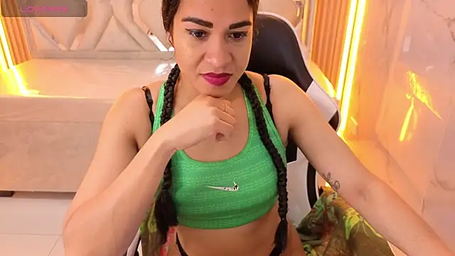 Snapshot of Maia_Tx chatting on 12/04/25, 01:09 Maia Tx online show from 12/04/25, 01:09