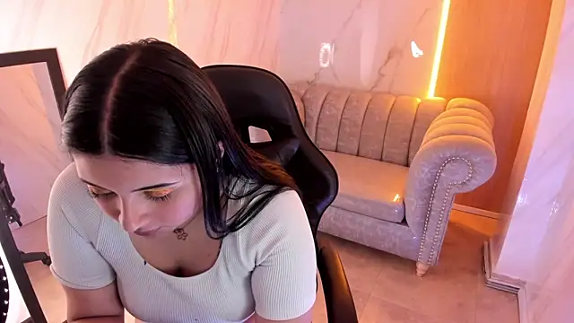 mia hot tf online show from 10/04/25, 08:51