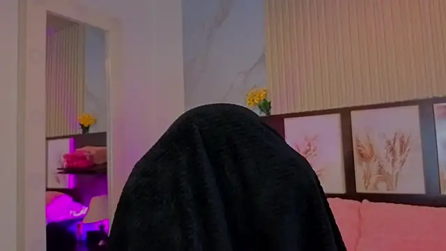 Snapshot of tokyoluu chatting on 09/19/25, 12:56 tokyoluu online show from 09/19/25, 12:56