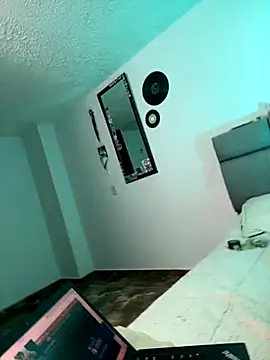 Snapshot of NaytonFreeman chatting on 10/24/25, 11:45 NaytonFreeman online show from 10/24/25, 11:45