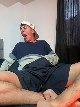 Snapshot of NaytonFreeman chatting on 12/17/25, 11:16 NaytonFreeman online show from 12/17/25, 11:16