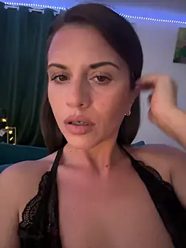 Snapshot of ScarlettNoirr chatting on 06/24/26, 07:02 ScarlettNoirr online show from 06/24/26, 07:02