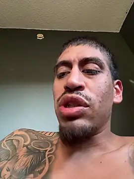 Snapshot of busnfatnutsLildee chatting on 10/28/25, 10:23 busnfatnutsLildee online show from 10/28/25, 10:23