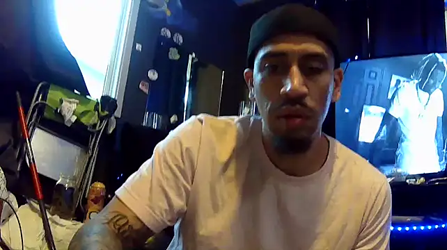 Snapshot of busnfatnutsLildee chatting on 11/22/25, 12:31 busnfatnutsLildee online show from 11/22/25, 12:31