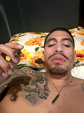 Snapshot of busnfatnutsLildee chatting on 12/14/25, 06:19 busnfatnutsLildee online show from 12/14/25, 06:19