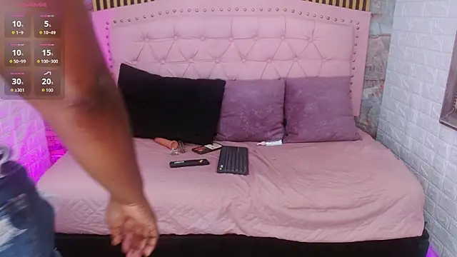 Snapshot of sheyla__ebony chatting on 11/06/25, 08:21 sheyla ebony online show from 11/06/25, 08:21