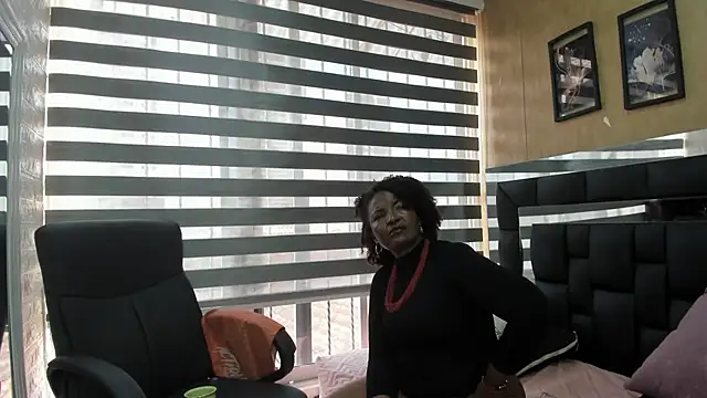 Snapshot of sheyla__ebony chatting on 11/10/25, 07:46 sheyla ebony online show from 11/10/25, 07:46