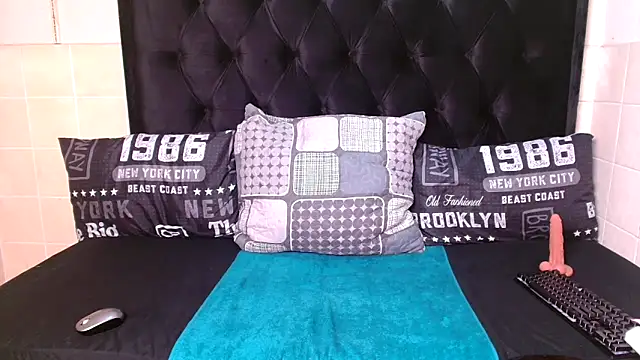 KarlyDee XX online show from 10/16/25, 09:05