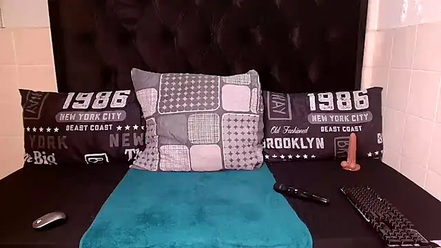 KarlyDee XX online show from 10/18/25, 08:42
