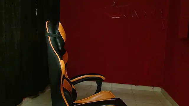 Snapshot of stvn_hot chatting on 09/23/25, 10:35 stvn hot online show from 09/23/25, 10:35