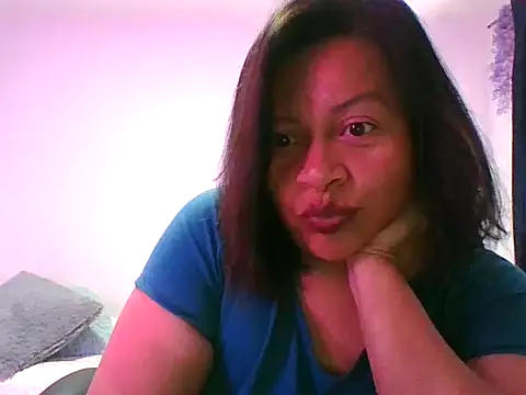 Snapshot of adri89-g chatting on 09/20/25, 02:29 adri89-g online show from 09/20/25, 02:29