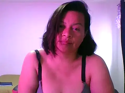 Snapshot of adri89-g chatting on 09/26/25, 04:22 adri89-g online show from 09/26/25, 04:22