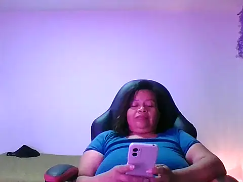 Snapshot of adri89-g chatting on 09/30/25, 12:15 adri89-g online show from 09/30/25, 12:15