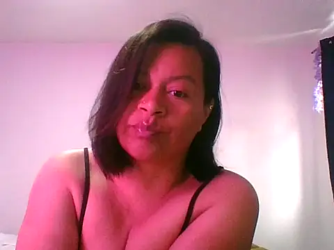 Snapshot of adri89-g chatting on 10/10/25, 01:10 adri89-g online show from 10/10/25, 01:10