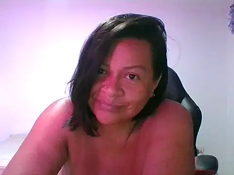 Snapshot of adri89-g chatting on 10/18/25, 12:13 adri89-g online show from 10/18/25, 12:13