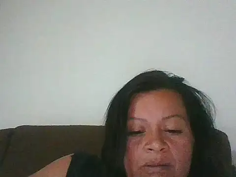 Snapshot of adri89-g chatting on 11/01/25, 01:51 adri89-g online show from 11/01/25, 01:51