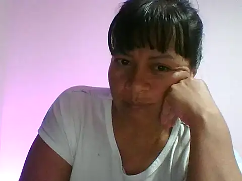 Snapshot of adri89-g chatting on 11/16/25, 03:01 adri89-g online show from 11/16/25, 03:01
