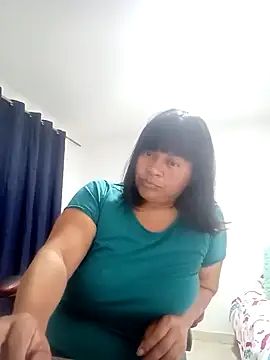 Snapshot of adri89-g chatting on 11/28/25, 07:38 adri89-g online show from 11/28/25, 07:38