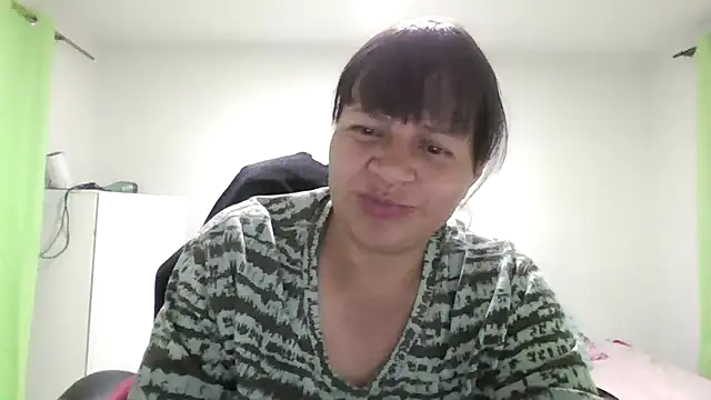 Snapshot of adri89-g chatting on 07/11/26, 03:42 adri89-g online show from 07/11/26, 03:42