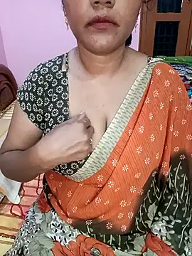 Snapshot of KannadaTamilTeluguBeauty chatting on 06/22/26, 01:19 KannadaTamilTeluguBeauty online show from 06/22/26, 01:19