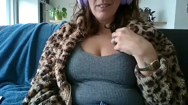 Snapshot of samantaatw chatting on 09/25/25, 08:18 samantaatw online show from 09/25/25, 08:18