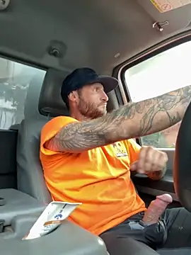 Snapshot of skip69xxx chatting on 11/18/25, 10:03 skip69xxx online show from 11/18/25, 10:03