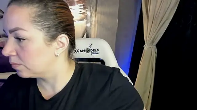 alexiaystive3 online show from 10/01/25, 04:02