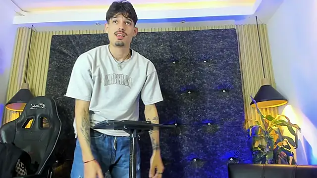 Snapshot of Iam_Steven chatting on 09/30/25, 04:39 Iam Steven online show from 09/30/25, 04:39