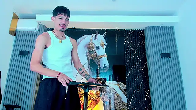 Snapshot of Iam_Steven chatting on 10/17/25, 12:52 Iam Steven online show from 10/17/25, 12:52