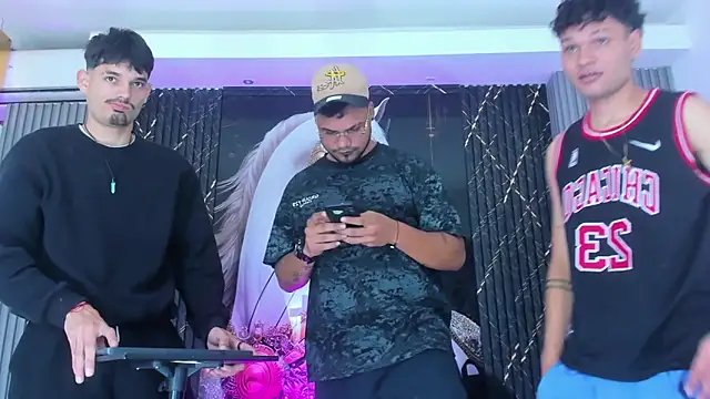 Snapshot of Iam_Steven chatting on 11/15/25, 12:56 Iam Steven online show from 11/15/25, 12:56