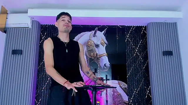 Snapshot of Iam_Steven chatting on 11/26/25, 03:24 Iam Steven online show from 11/26/25, 03:24