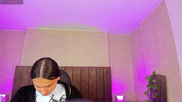 Snapshot of Almaazz chatting on 09/14/25, 04:06 Almaazz online show from 09/14/25, 04:06