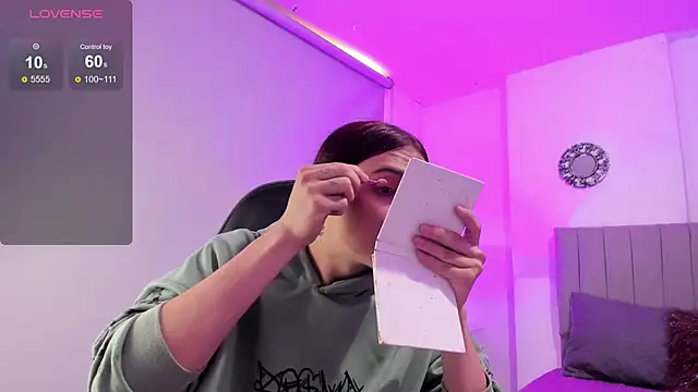 Snapshot of Almaazz chatting on 09/22/25, 02:52 Almaazz online show from 09/22/25, 02:52