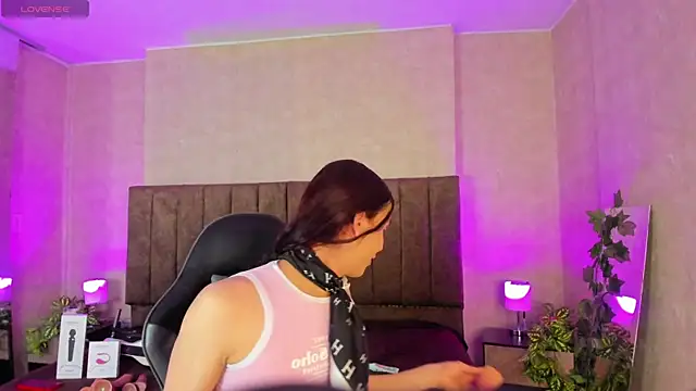 Snapshot of Almaazz chatting on 10/09/25, 08:18 Almaazz online show from 10/09/25, 08:18