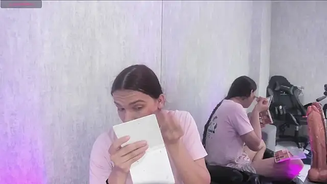 Snapshot of Almaazz chatting on 10/16/25, 08:54 Almaazz online show from 10/16/25, 08:54