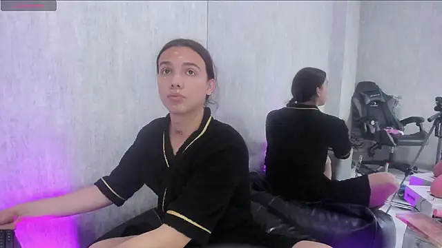 Snapshot of Almaazz chatting on 10/17/25, 08:00 Almaazz online show from 10/17/25, 08:00