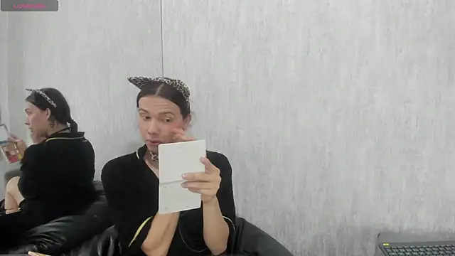 Snapshot of Almaazz chatting on 10/29/25, 08:21 Almaazz online show from 10/29/25, 08:21