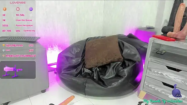 Snapshot of Almaazz chatting on 11/10/25, 03:16 Almaazz online show from 11/10/25, 03:16