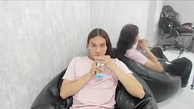 Snapshot of Almaazz chatting on 11/20/25, 07:57 Almaazz online show from 11/20/25, 07:57