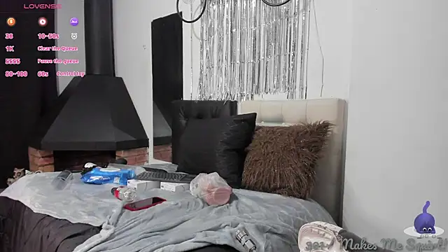 Snapshot of Almaazz chatting on 11/24/25, 04:23 Almaazz online show from 11/24/25, 04:23