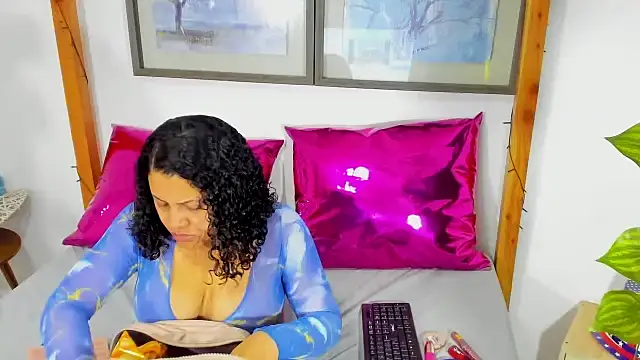 Snapshot of ElianaCollins chatting on 11/16/25, 02:17 ElianaCollins online show from 11/16/25, 02:17