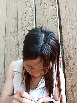 bonnie-00 online show from 04/08/26, 02:44