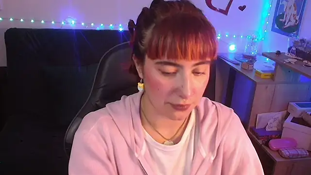 Miacatsito3 online show from 04/28/26, 12:20