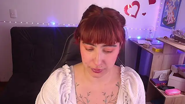 Miacatsito3 online show from 05/05/26, 05:21