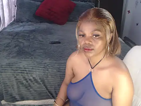 Snapshot of boujee01 chatting on 10/31/25, 11:22 boujee01 online show from 10/31/25, 11:22